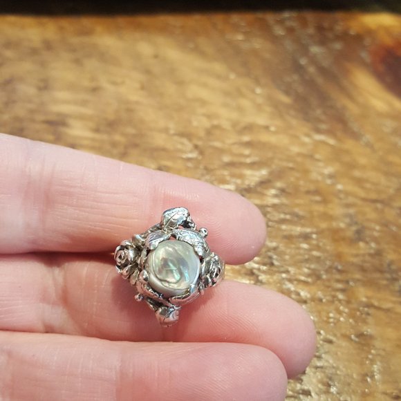 Sterling Rose and mother of pearl Ring - Picture 6 of 14